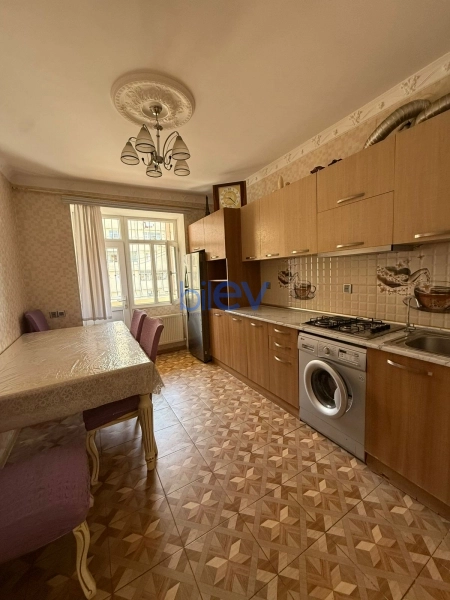 Aylıq Kirayə 3 otaqlı Köhnə Tikili bina evi  70m², Bakı