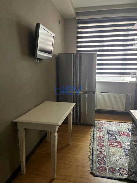 Aylıq Kirayə 3 otaqlı Yeni Tikili bina evi  130m², Bakı
