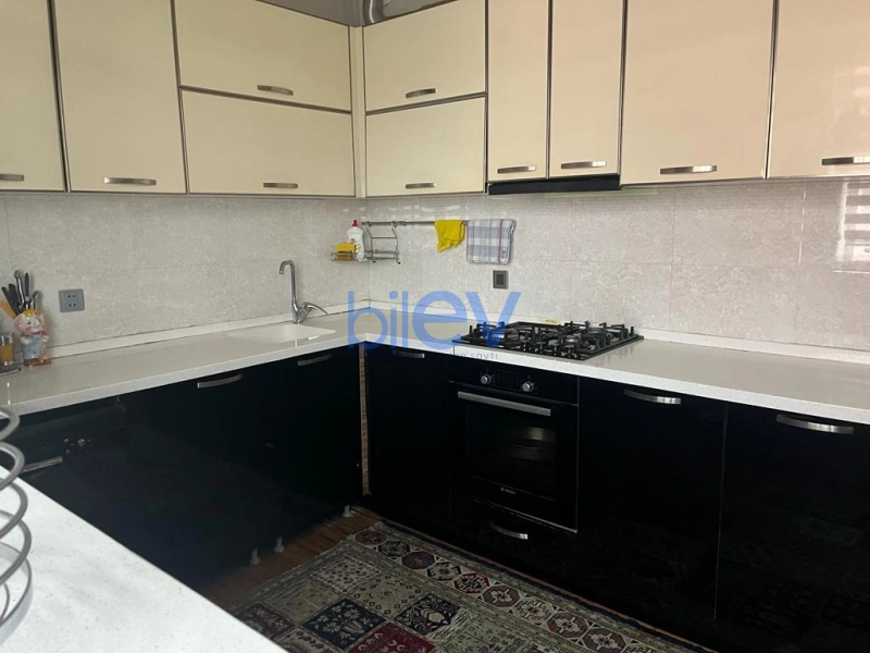 Aylıq Kirayə 3 otaqlı Yeni Tikili bina evi  130m², Bakı