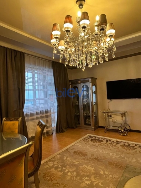 Aylıq Kirayə 3 otaqlı Yeni Tikili bina evi  130m², Bakı