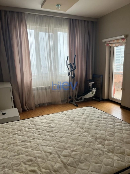 Aylıq Kirayə 3 otaqlı Yeni Tikili bina evi  130m², Bakı