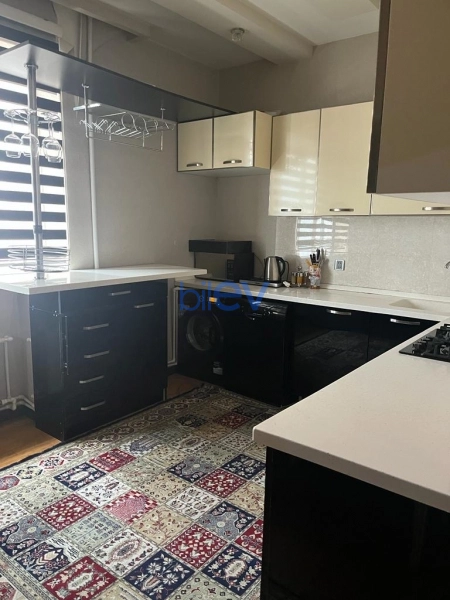 Aylıq Kirayə 3 otaqlı Yeni Tikili bina evi  130m², Bakı