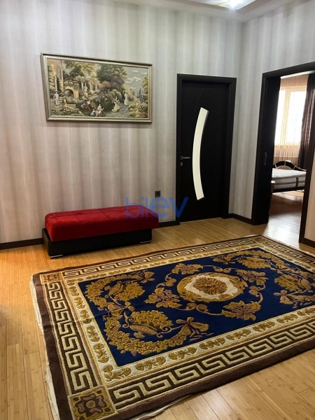 Aylıq Kirayə 3 otaqlı Yeni Tikili bina evi  130m², Bakı