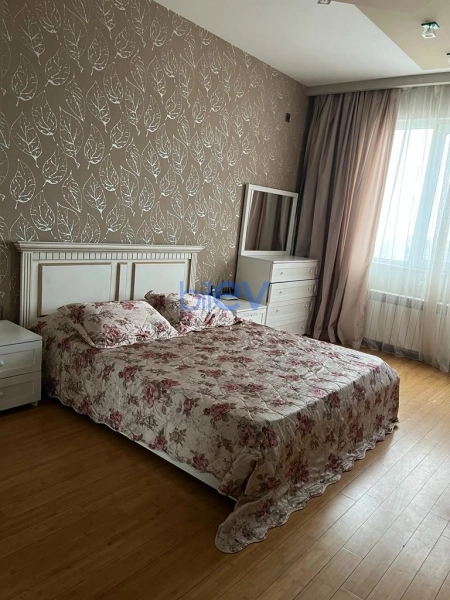 Aylıq Kirayə 3 otaqlı Yeni Tikili bina evi  130m², Bakı