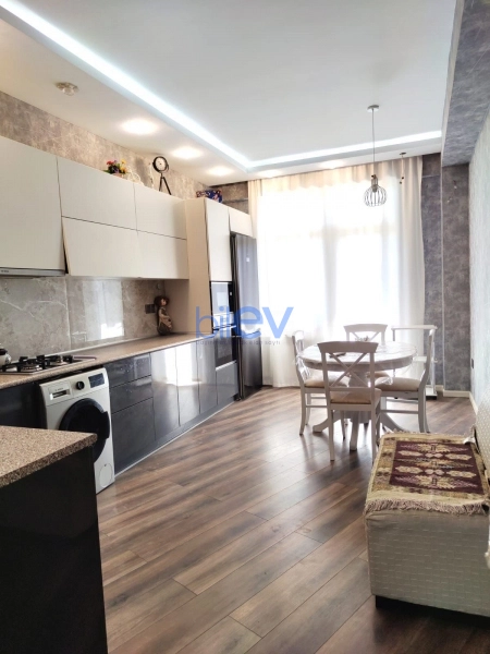 Aylıq Kirayə 3 otaqlı Yeni Tikili bina evi  128m², Bakı