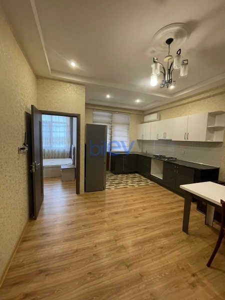 Aylıq Kirayə 3 otaqlı Yeni Tikili bina evi  128m², Bakı