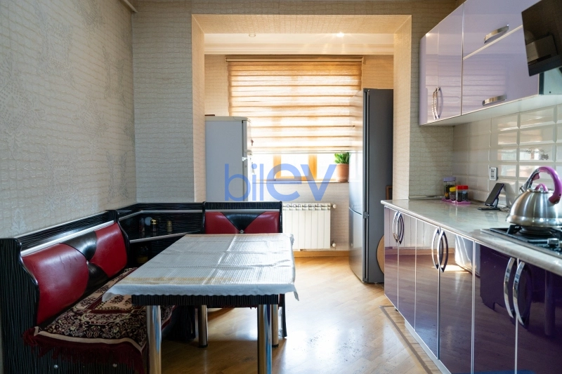 Satış 4 otaqlı Köhnə Tikili bina evi  100m², Bakı