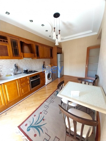 Aylıq Kirayə 2 otaqlı Yeni Tikili bina evi  90m², Bakı