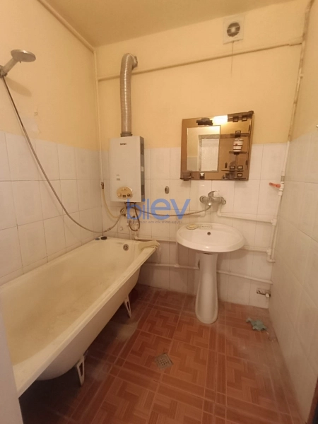 Aylıq Kirayə 2 otaqlı Köhnə Tikili bina evi  73m², Bakı