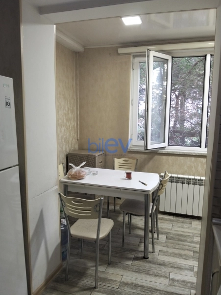 Satış 2 otaqlı Köhnə Tikili bina evi  80m², Bakı