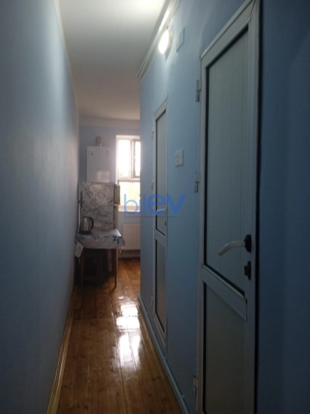 Aylıq Kirayə 3 otaqlı Köhnə Tikili bina evi  60m², Şirvan