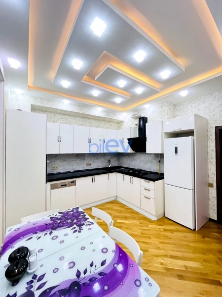 Aylıq Kirayə 3 otaqlı Yeni Tikili bina evi  120m², Bakı