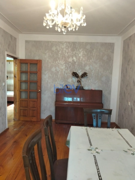 Aylıq Kirayə 2 otaqlı Köhnə Tikili bina evi  60m², Bakı