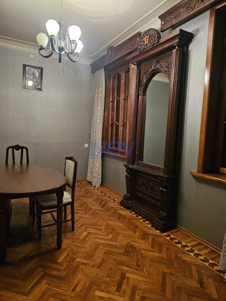 Aylıq Kirayə 3 otaqlı Köhnə Tikili bina evi  80m², Bakı