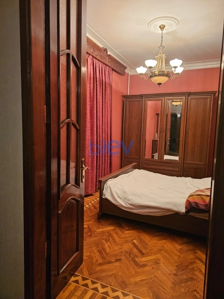 Aylıq Kirayə 3 otaqlı Köhnə Tikili bina evi  80m², Bakı