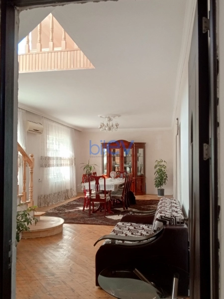 Satış 13 otaqlı Həyət evi  320m², Bakı