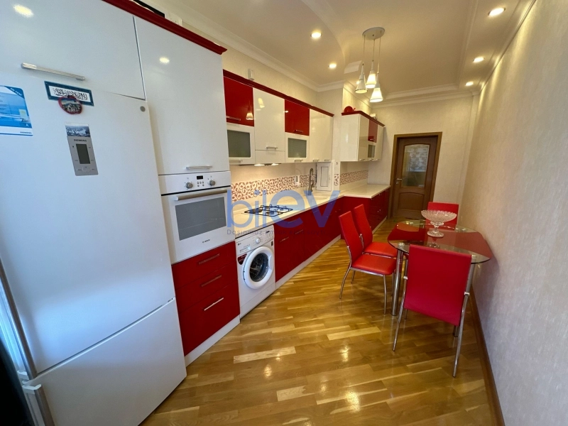 Aylıq Kirayə 2 otaqlı Yeni Tikili bina evi  105m², Bakı