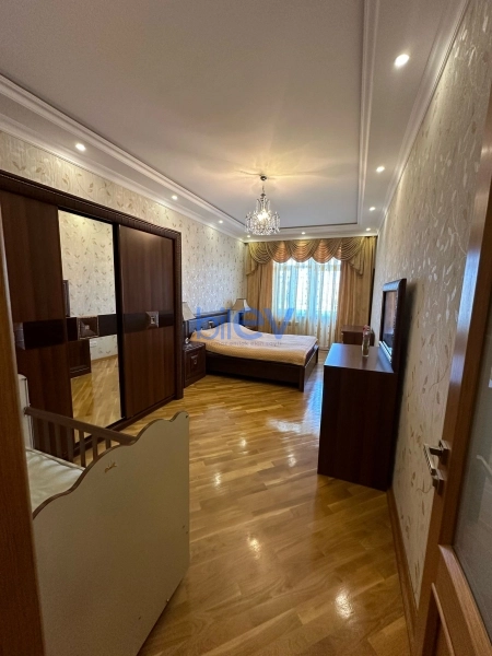 Aylıq Kirayə 2 otaqlı Yeni Tikili bina evi  105m², Bakı