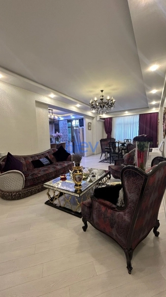 Satış 3 otaqlı Yeni Tikili bina evi  200m², Bakı