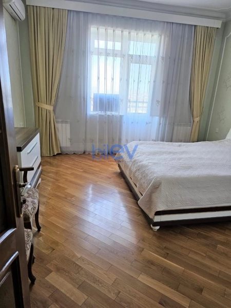 Aylıq Kirayə 3 otaqlı Yeni Tikili bina evi  164m², Bakı