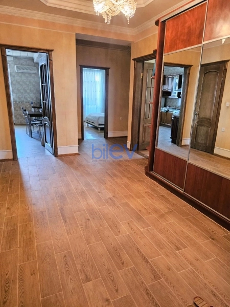 Aylıq Kirayə 3 otaqlı Yeni Tikili bina evi  164m², Bakı