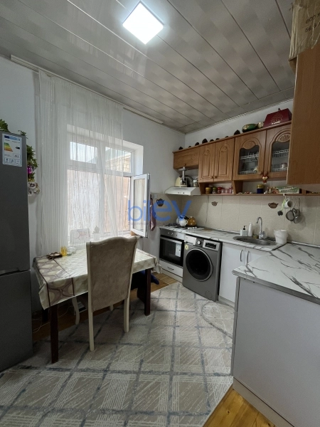Satış 3 otaqlı Köhnə Tikili bina evi  100m², Bakı
