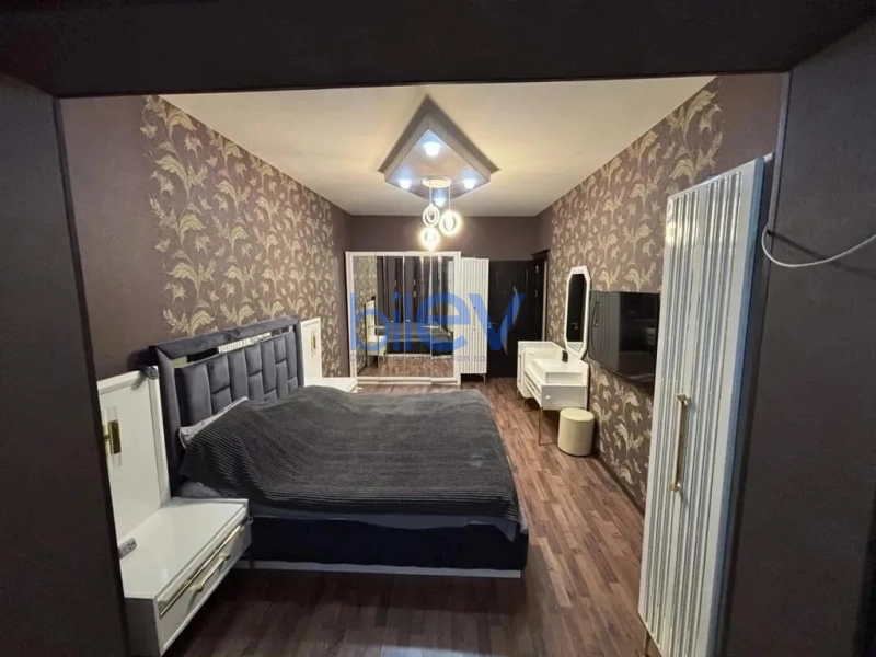 Satış 4 otaqlı Köhnə Tikili bina evi  120m², Bakı