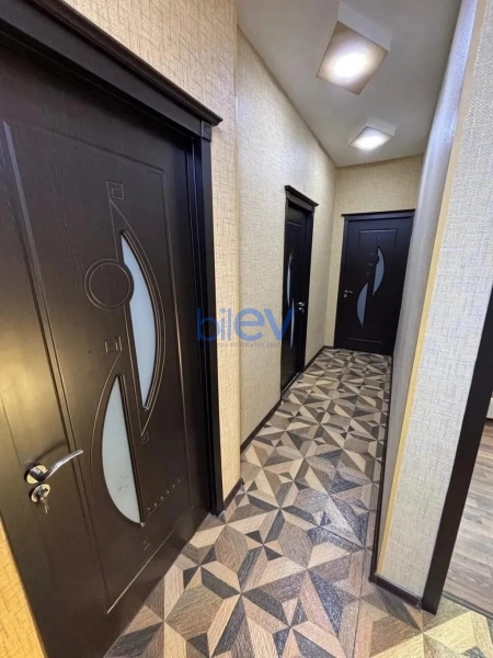 Satış 4 otaqlı Köhnə Tikili bina evi  120m², Bakı
