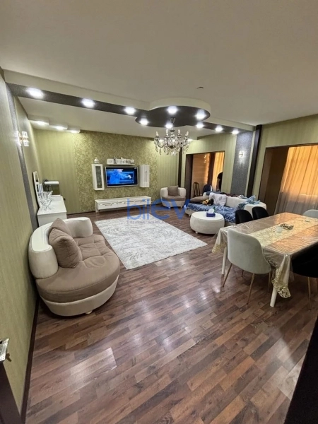 Satış 4 otaqlı Köhnə Tikili bina evi  120m², Bakı