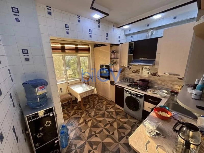 Satış 4 otaqlı Köhnə Tikili bina evi  120m², Bakı