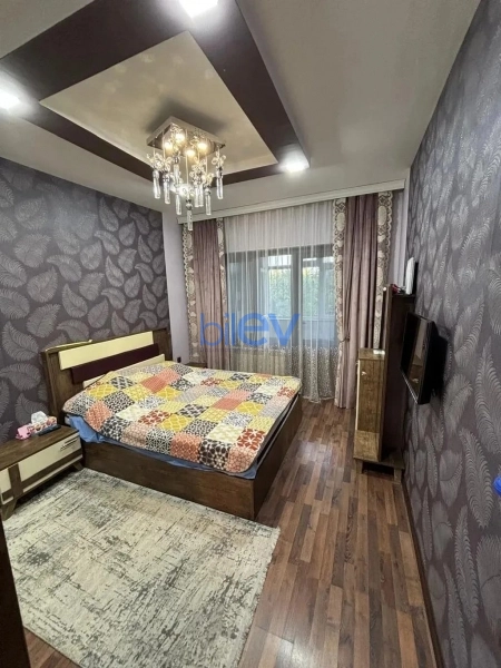 Satış 4 otaqlı Köhnə Tikili bina evi  120m², Bakı