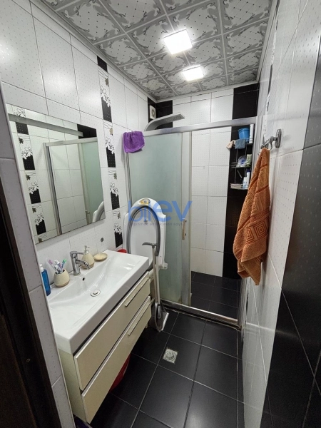 Satış 4 otaqlı Köhnə Tikili bina evi  120m², Bakı