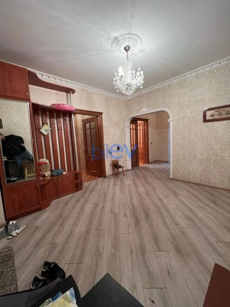 Aylıq Kirayə 3 otaqlı Yeni Tikili bina evi  101m², Bakı