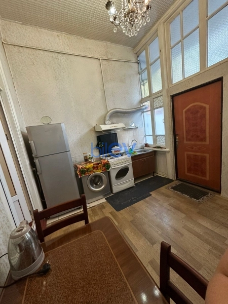 Aylıq Kirayə 2 otaqlı Köhnə Tikili bina evi  80m², Bakı