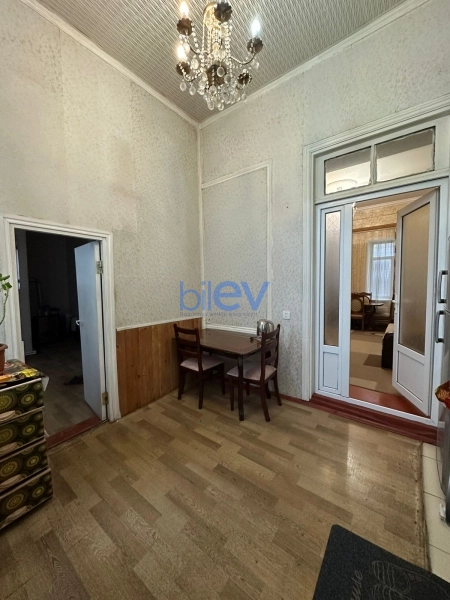 Aylıq Kirayə 2 otaqlı Köhnə Tikili bina evi  80m², Bakı