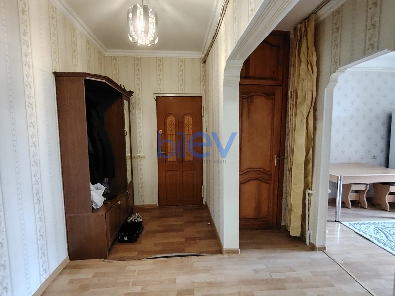 Aylıq Kirayə 3 otaqlı Köhnə Tikili bina evi  80m², Bakı