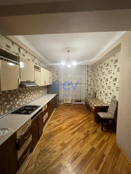 Aylıq Kirayə 4 otaqlı Yeni Tikili bina evi  110m², Bakı