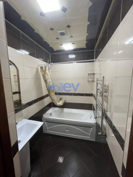Aylıq Kirayə 4 otaqlı Yeni Tikili bina evi  110m², Bakı