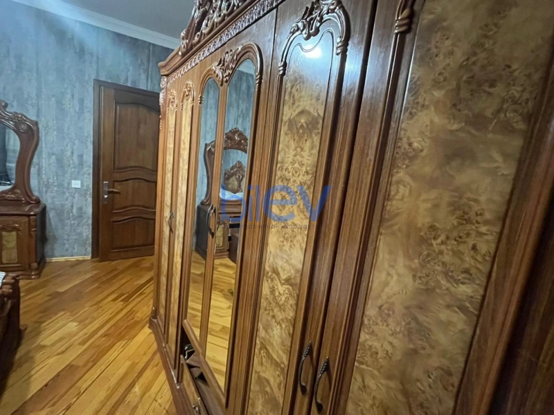 Aylıq Kirayə 4 otaqlı Yeni Tikili bina evi  110m², Bakı