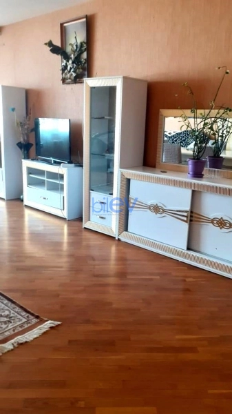 Aylıq Kirayə 3 otaqlı Yeni Tikili bina evi  190m², Bakı