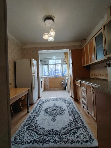 Aylıq Kirayə 3 otaqlı Köhnə Tikili bina evi  80m², Bakı