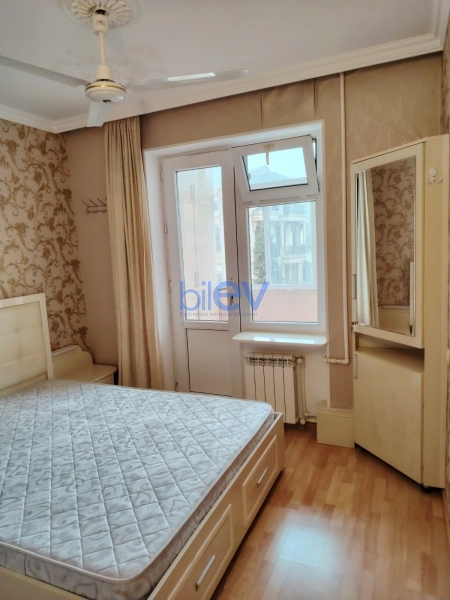 Aylıq Kirayə 3 otaqlı Köhnə Tikili bina evi  80m², Bakı