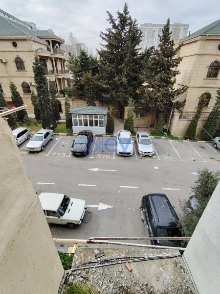 Aylıq Kirayə 3 otaqlı Köhnə Tikili bina evi  80m², Bakı