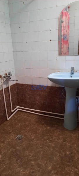 Aylıq Kirayə 3 otaqlı Köhnə Tikili bina evi  75m², Bakı