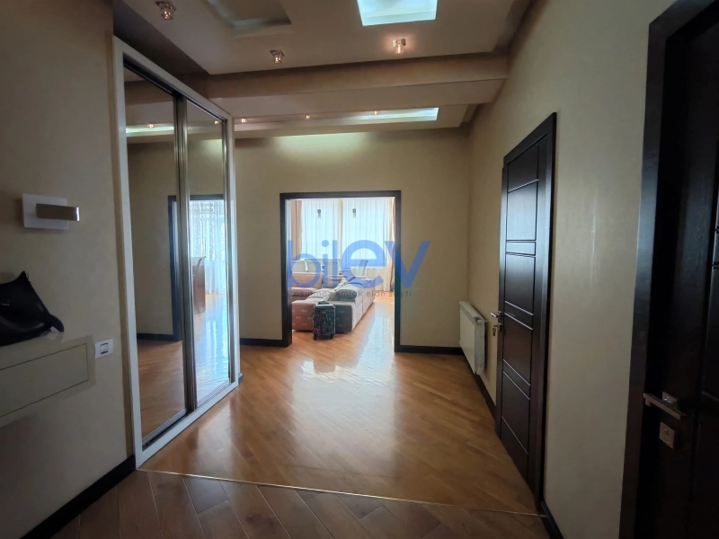 Aylıq Kirayə 4 otaqlı Yeni Tikili bina evi  176m², Bakı