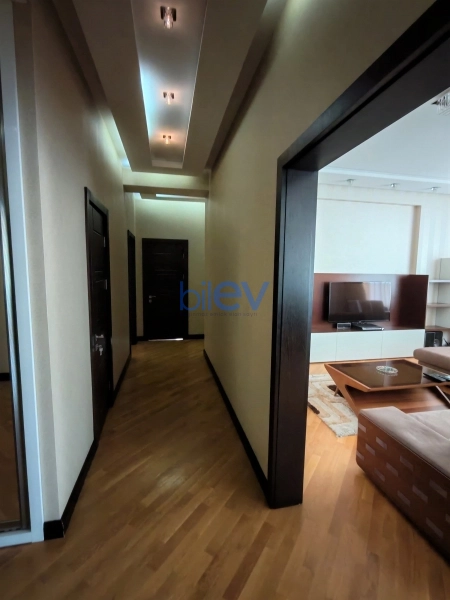 Aylıq Kirayə 4 otaqlı Yeni Tikili bina evi  176m², Bakı