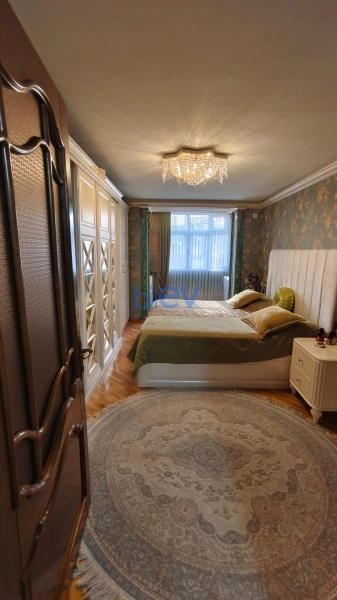 Satış 4 otaqlı Köhnə Tikili bina evi  100m², Bakı