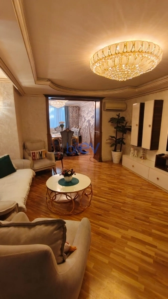 Satış 4 otaqlı Köhnə Tikili bina evi  100m², Bakı