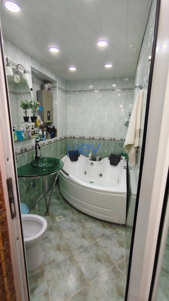 Satış 4 otaqlı Köhnə Tikili bina evi  100m², Bakı
