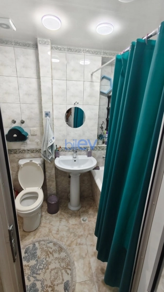 Satış 4 otaqlı Köhnə Tikili bina evi  100m², Bakı